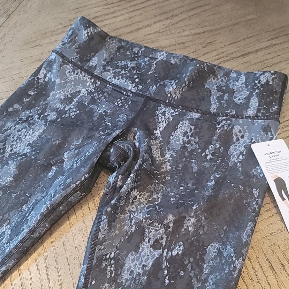 Alo Nwt Size M Python Glossy Leggings - image 2